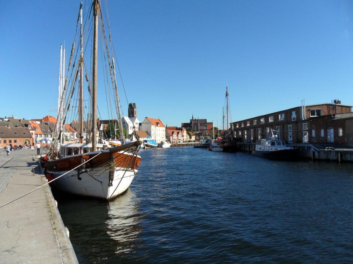 Stadtvilla Bruegemann Mit Terrasse & Parkplatz - Abc136 By AbcWißmar Dış mekan fotoğraf